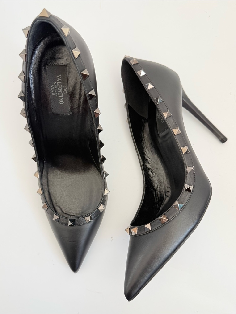 Valentino Garavani Rockstud 100 Black Leather Pointed Toe Pumps 40